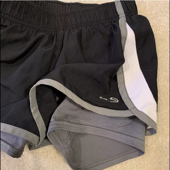 Girls Champion Shorts Size M (With Inner Layer) - Picture 2 of 4